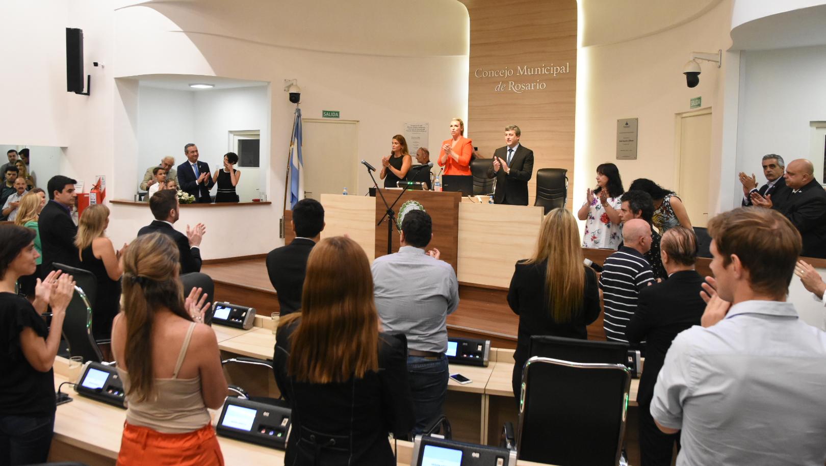 Las dietas se redujeron un 30% en el parlamento local.