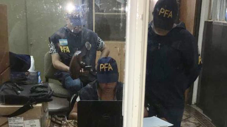La PFA en Casilda, toda una imagen que sorprendió a propios y extraños.