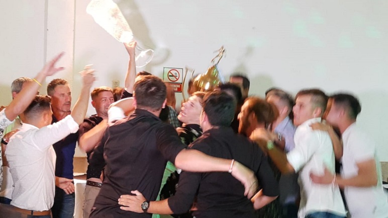 Los festejos interminables del Pincha, ahora con su copa.