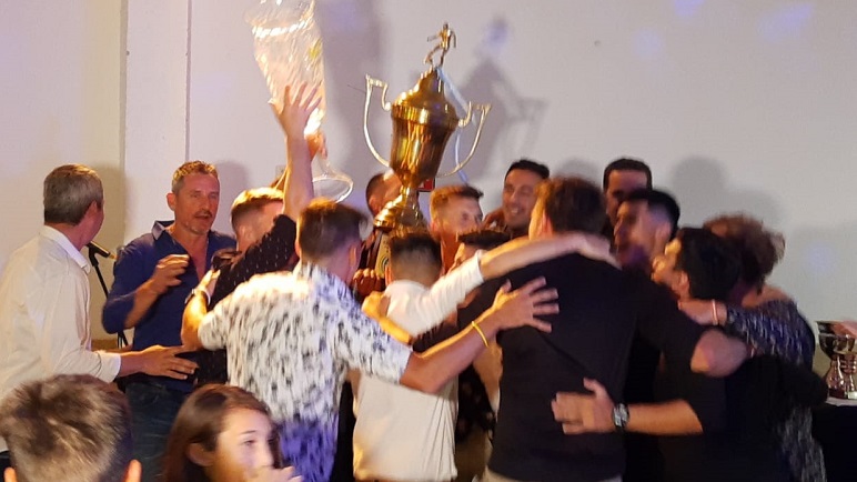 Los festejos interminables del Pincha, ahora con su copa.
