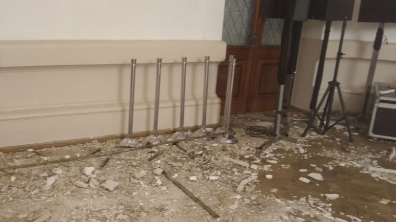 El lunes arrancó complicado en las oficinas públicas.