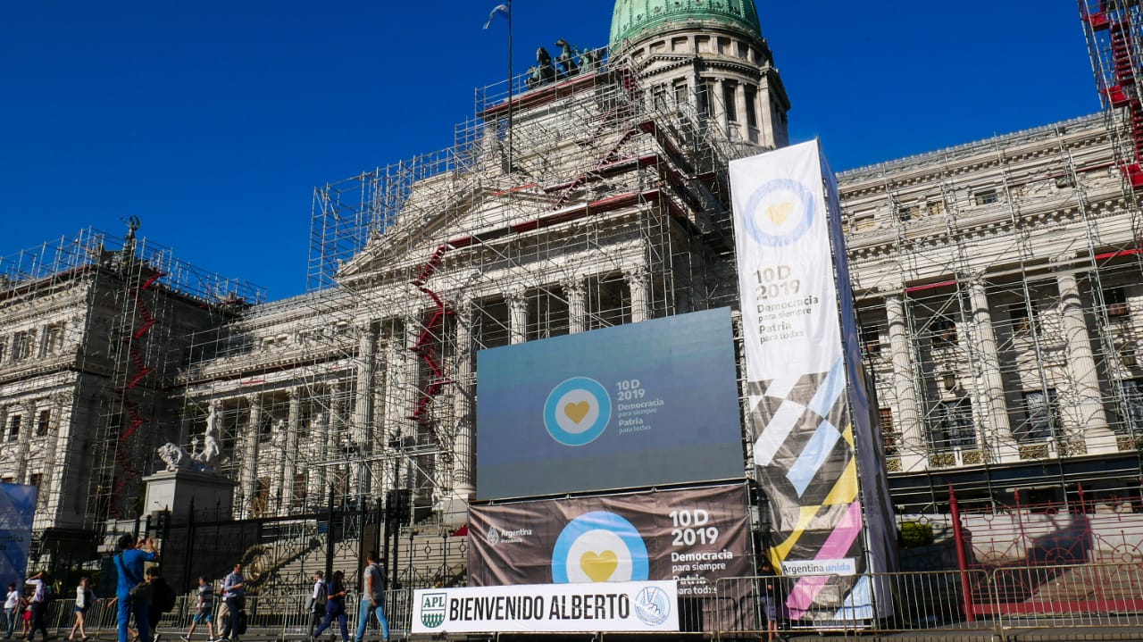 Fiesta de la democracia en los alrededores del Congreso. 