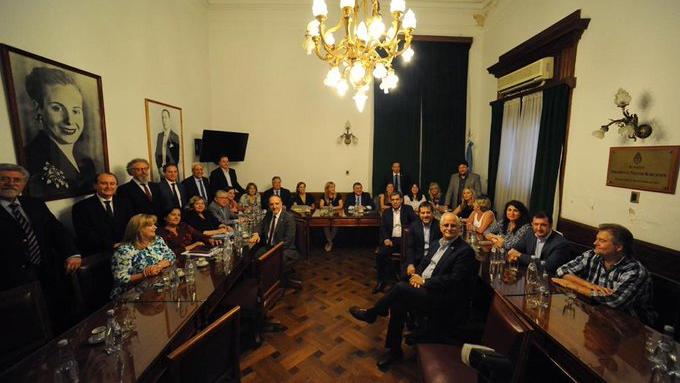 La primera reunión de bloque del Frente de Todos en el Senado. 