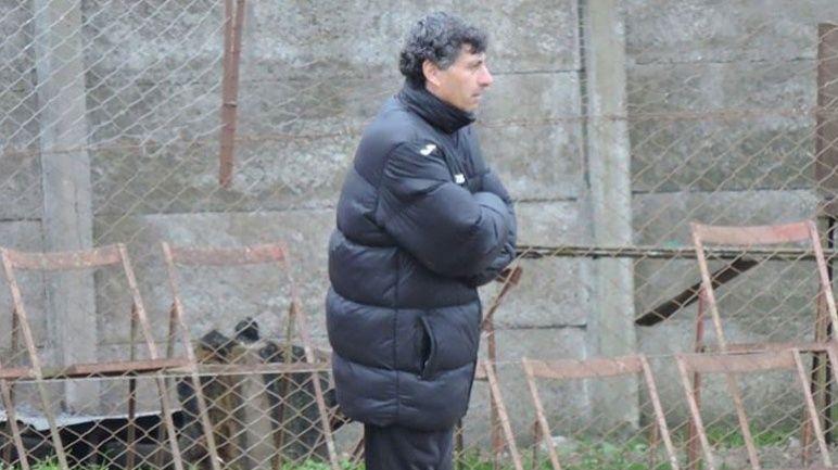 Jorge Marte en la cancha de Huracán siendo DT de Atlético Sanford.