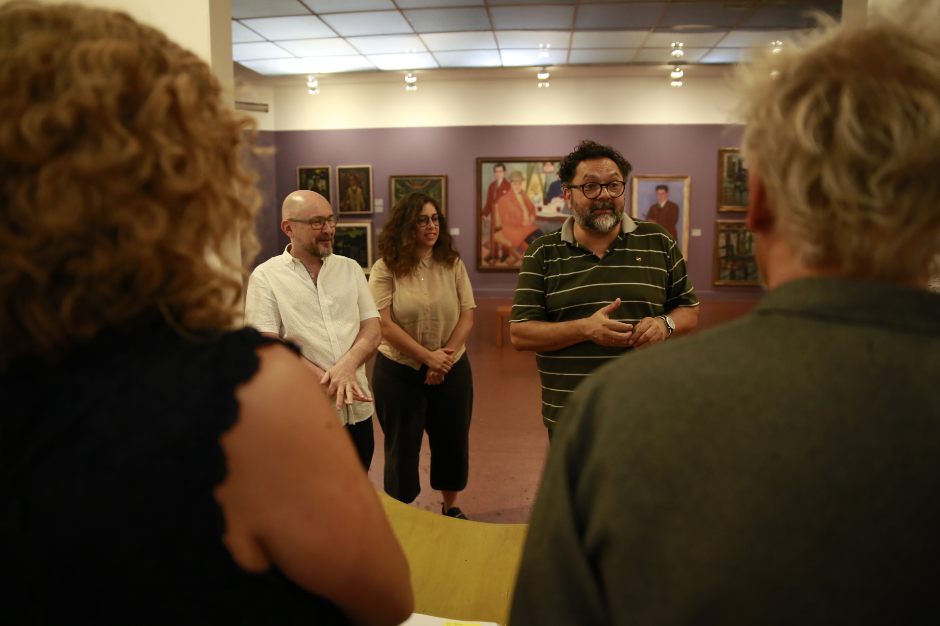 El director del museo D'Amelio, el secretario de Cultura Ríos y los Amigos del Arte.