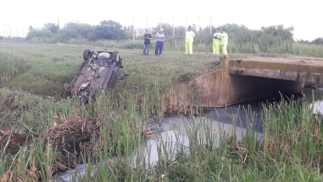 Un auto despistó en la autopista a Córdoba y propició el choque de otros dos