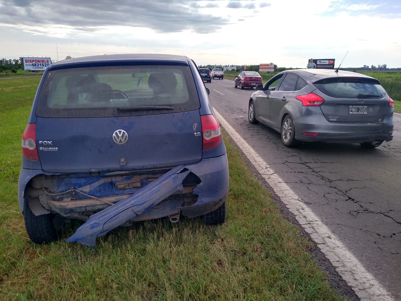 Un auto despistó en la autopista a Córdoba y propició el choque de otros dos