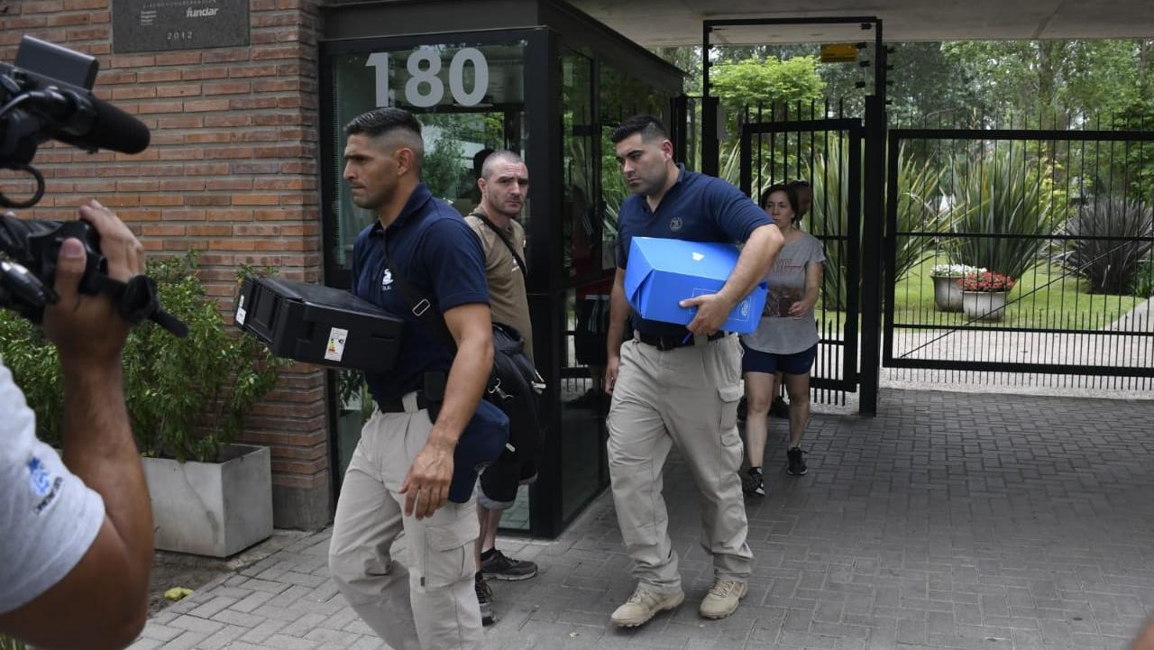 Allanamiento de las TOE en Condominios del Alto: un comisario detenido. 