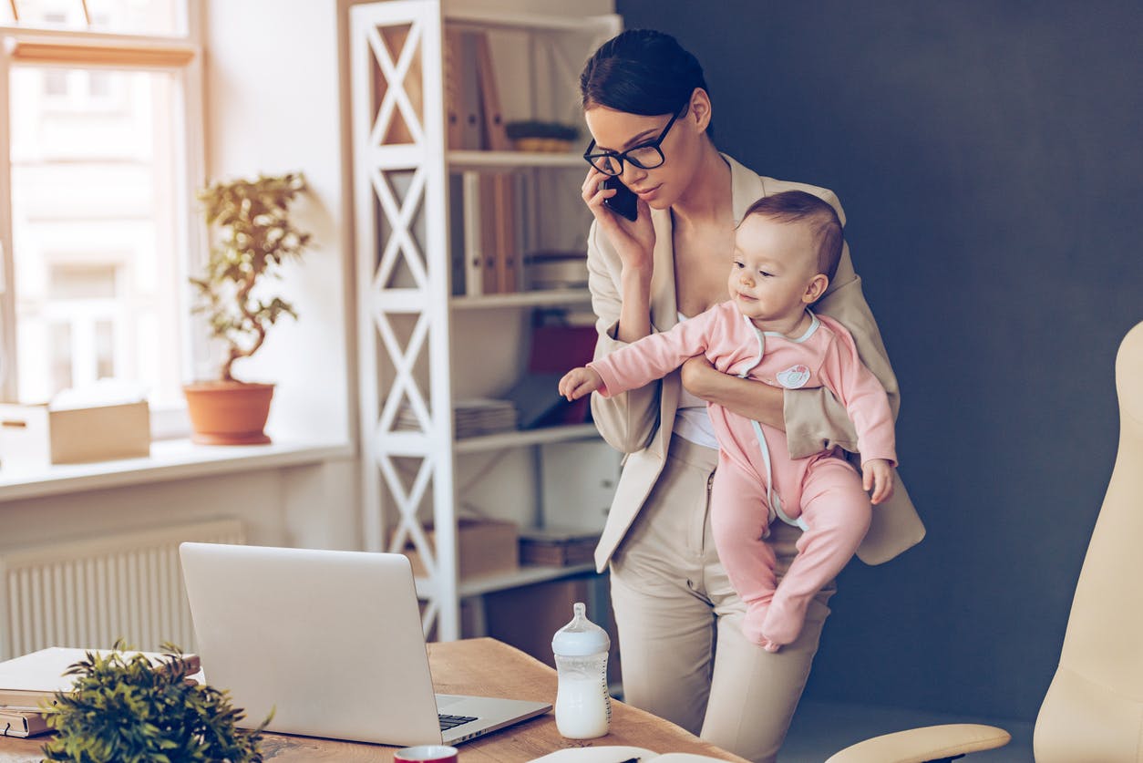 Profesional, madre, ama de casa: múltiples tareas sobre la mujer.
