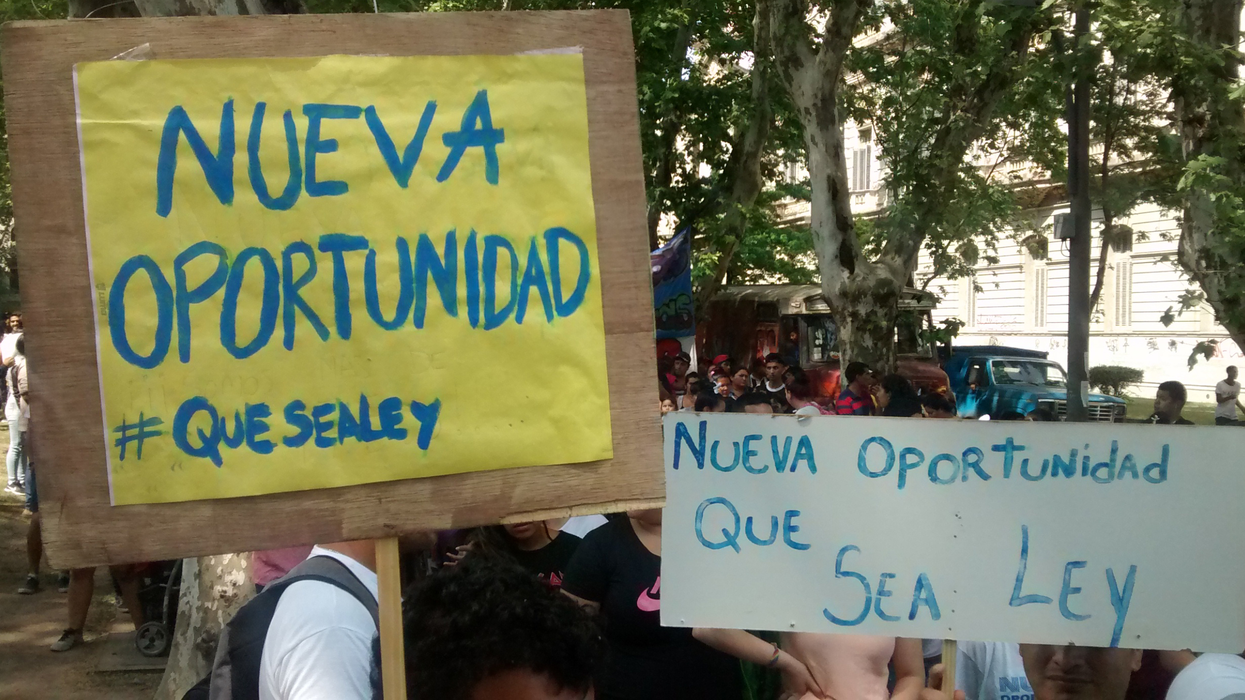 Los cientos de jóvenes y sus capacitadores marcharon desde plaza San Martín.