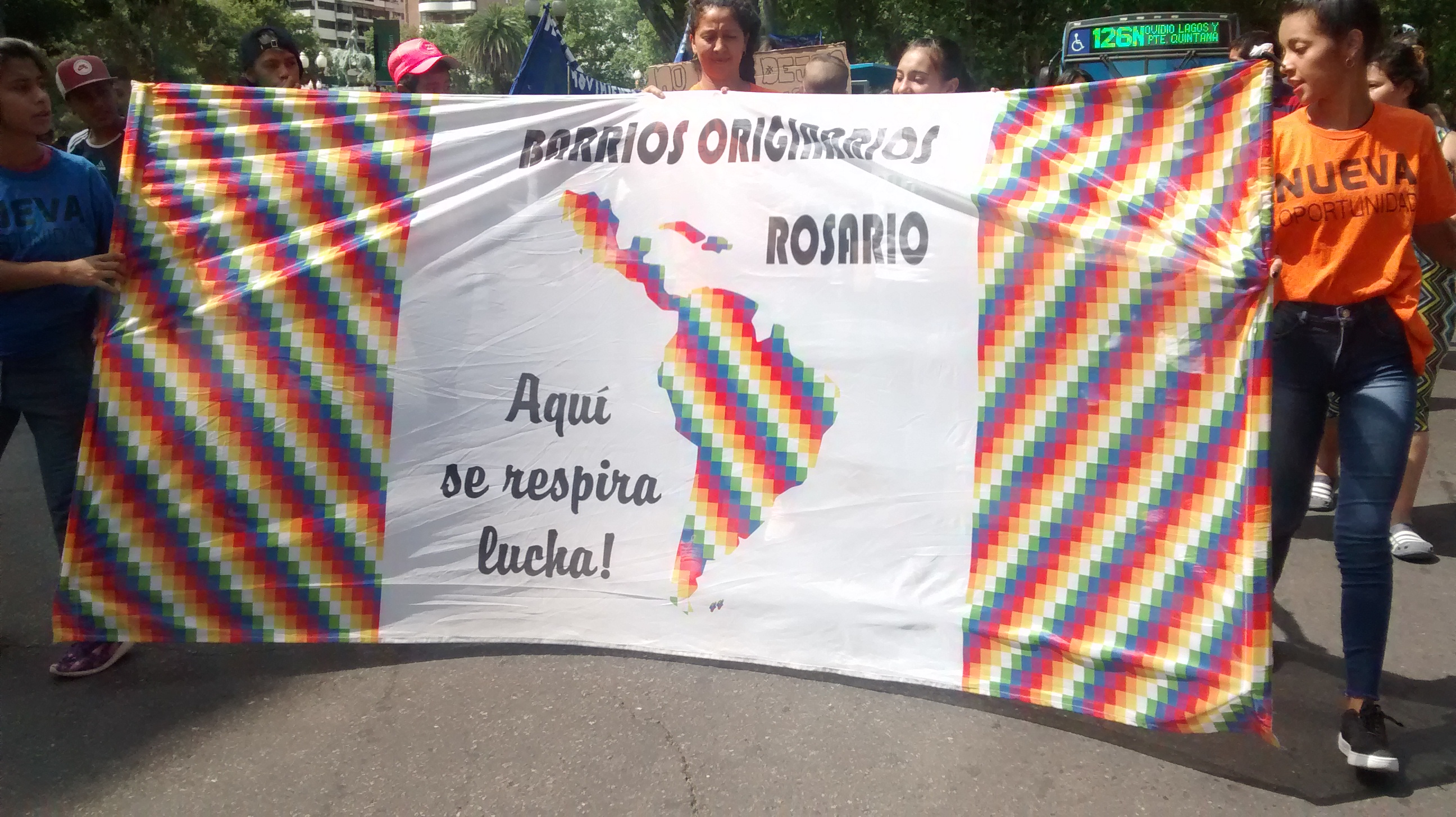 Los cientos de jóvenes y sus capacitadores marcharon desde plaza San Martín.