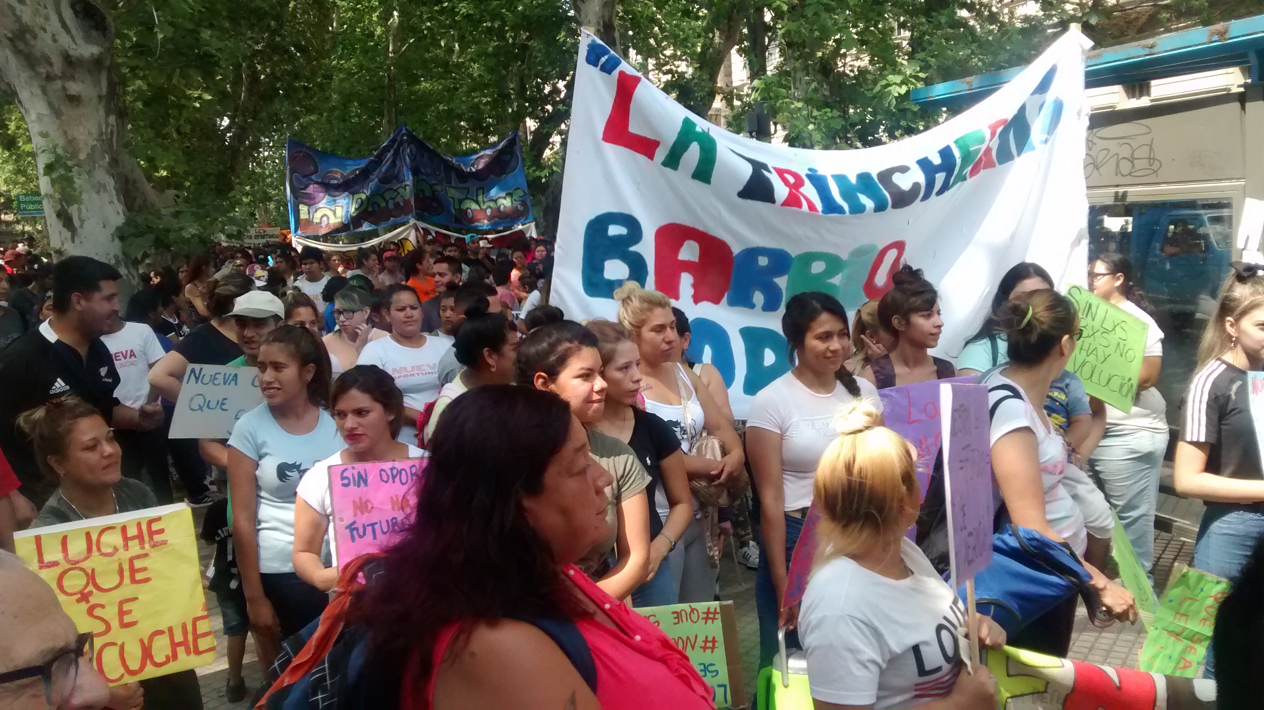 Los cientos de jóvenes y sus capacitadores marcharon desde plaza San Martín.