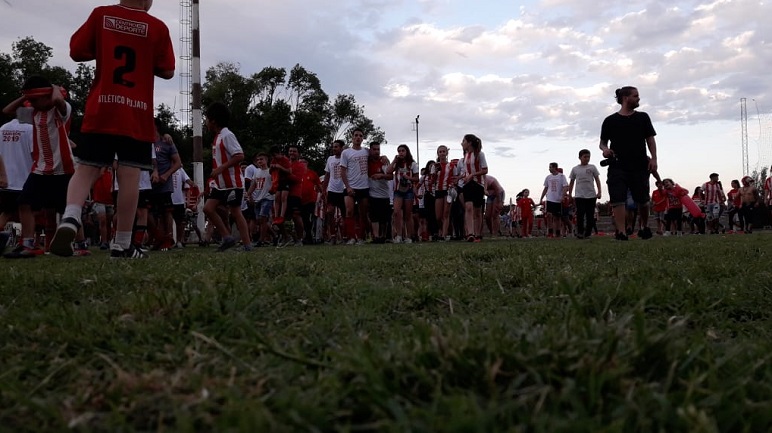 La gente del Pincharrata volvió a invadir el campo de juego.