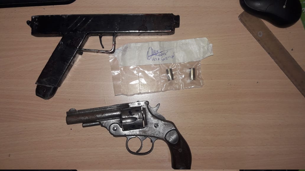 Armas secuestradas en el interior del Renault 12.