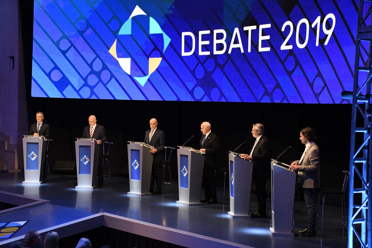 Los candidatos en el Debate 2019. (Foto: Rosario Plus)