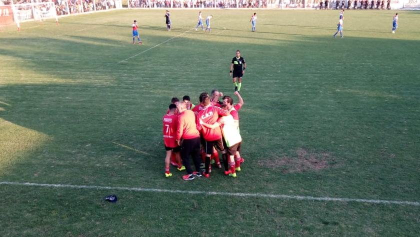 El abrazo del empate.