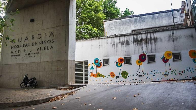 Una bala perdida hirió a una niña que jugaba en su casa