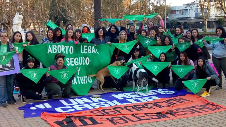 El colectivo de mujeres casildense plantó bandera por el evento del Dante.