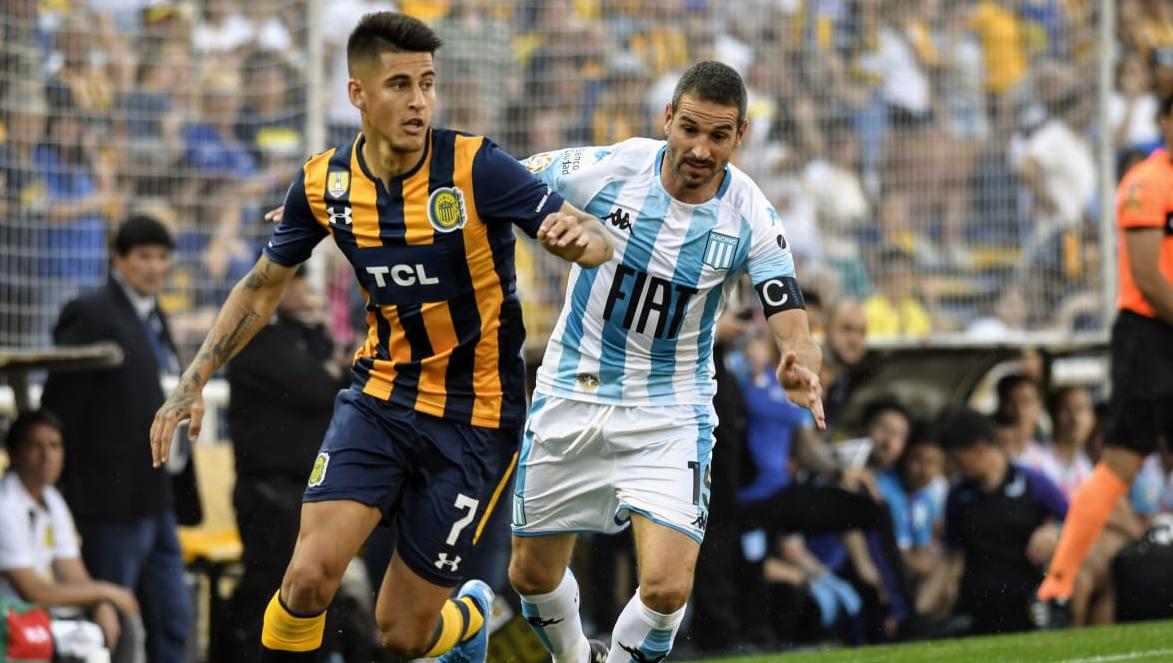 Pereyra es titular como mediocampista izquierdo.