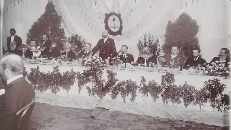 Cena y baile de gala en el Club Social.