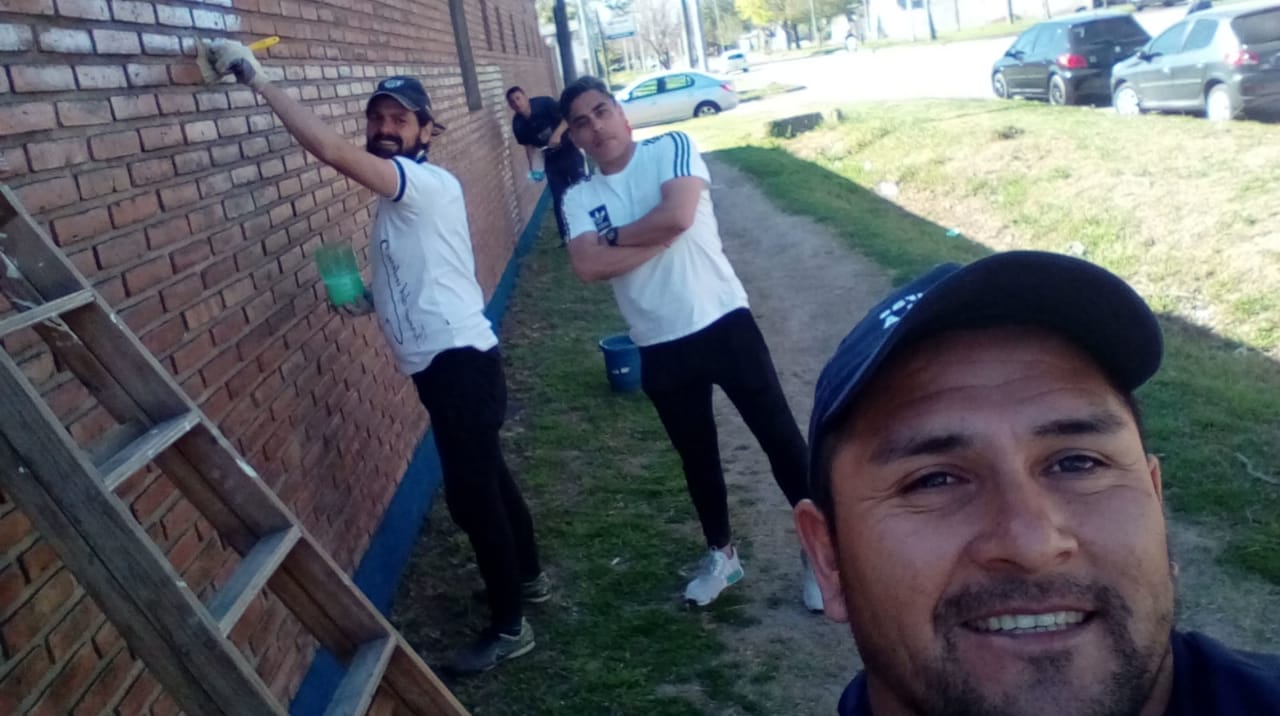 Simpatizantes de Aprendices le pusieron color a su predio 
