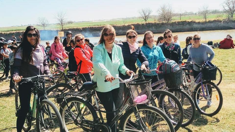 Arequito recibió la primavera con la tradicional bicicleteada y a orillas del río