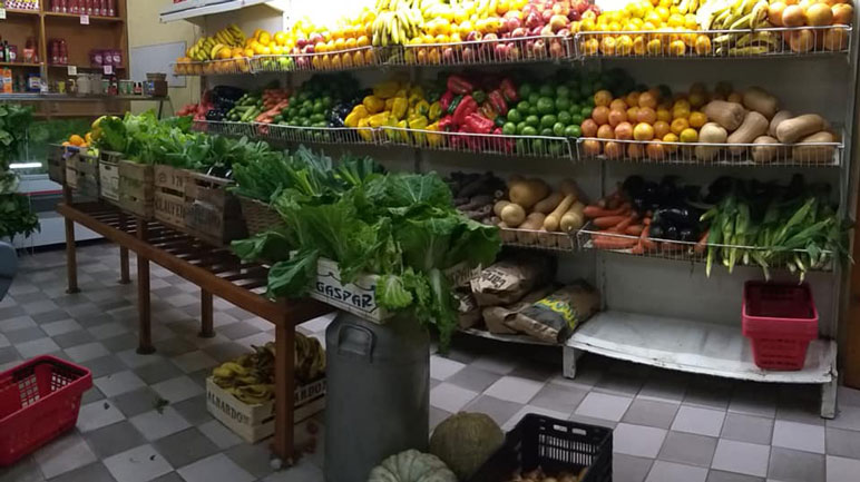 Los góndolas de las verdularias están caras.