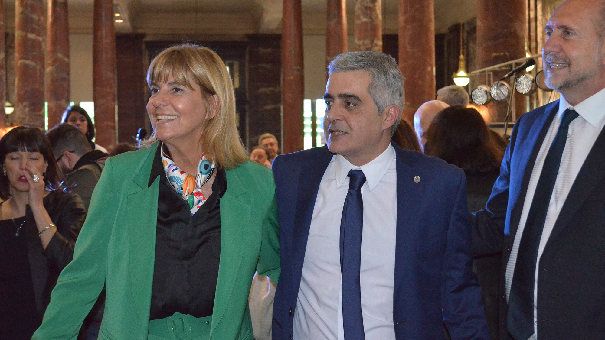 Alejandra Rodenas junto a Franco Bartolacci y Omar Perotti.