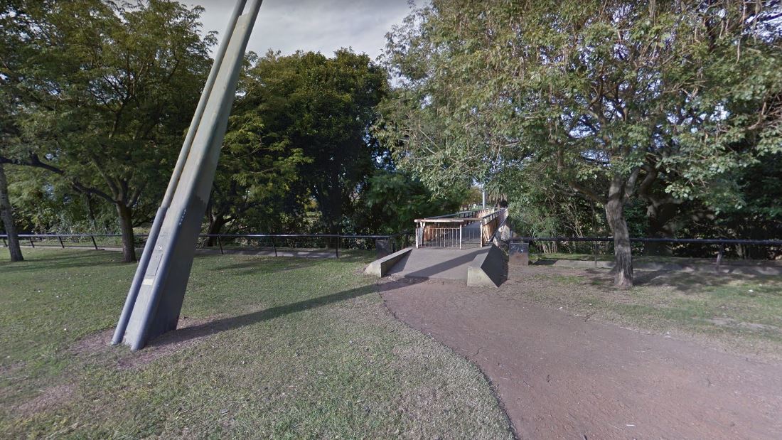 El puente que une el parque con La Sexta, en el ojo de la tormenta.