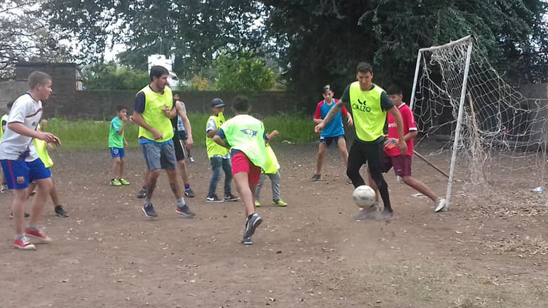 Dami Musto en acción, como cuando era pibe.