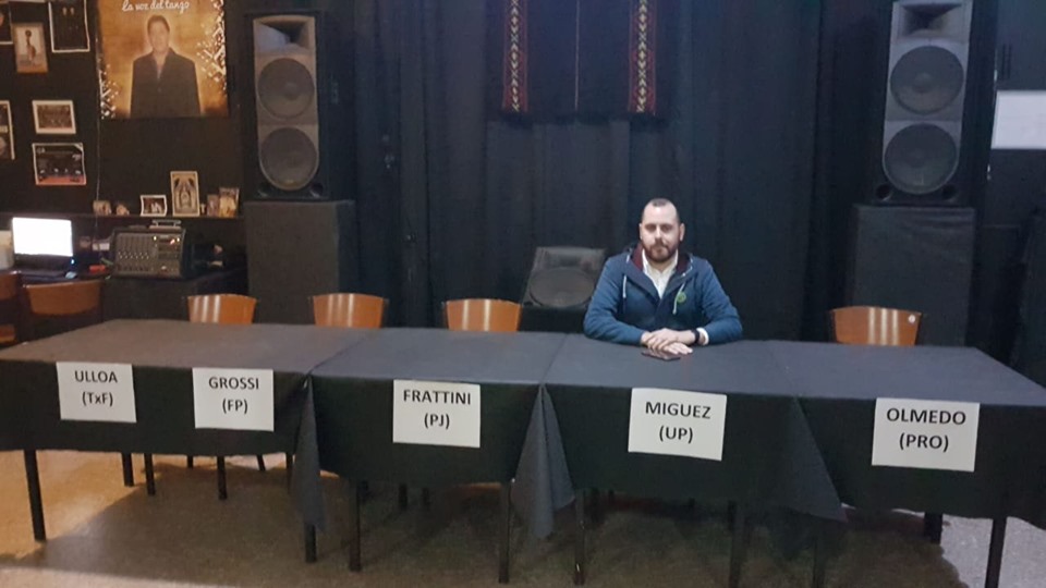 Sillas vacías, la postal del debate