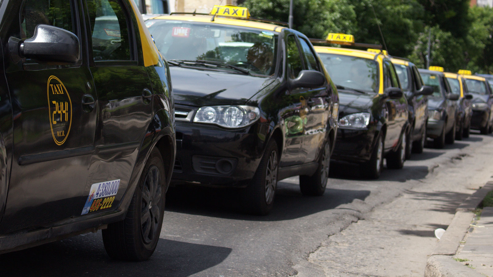 Fein marcó la cancha a los taxistas: "No permitiremos intimidación a concejales"