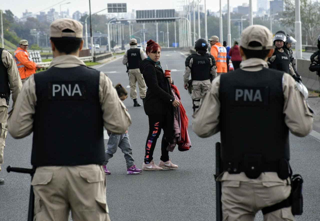 Bullrich mandó y Gendarmería y Prefectura impiden cortes en Circunvalación