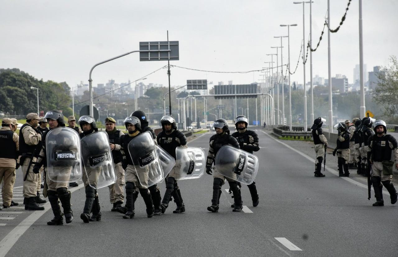 Bullrich mandó y Gendarmería y Prefectura impiden cortes en Circunvalación
