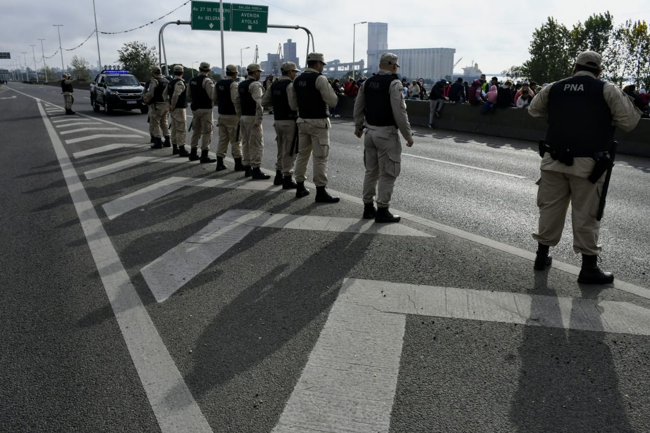 Bullrich mandó y Gendarmería y Prefectura impiden cortes en Circunvalación