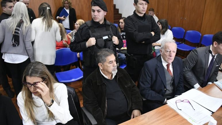 Buffarini (a la derecha de García) coincidió con Fiscalía en las negligencias.