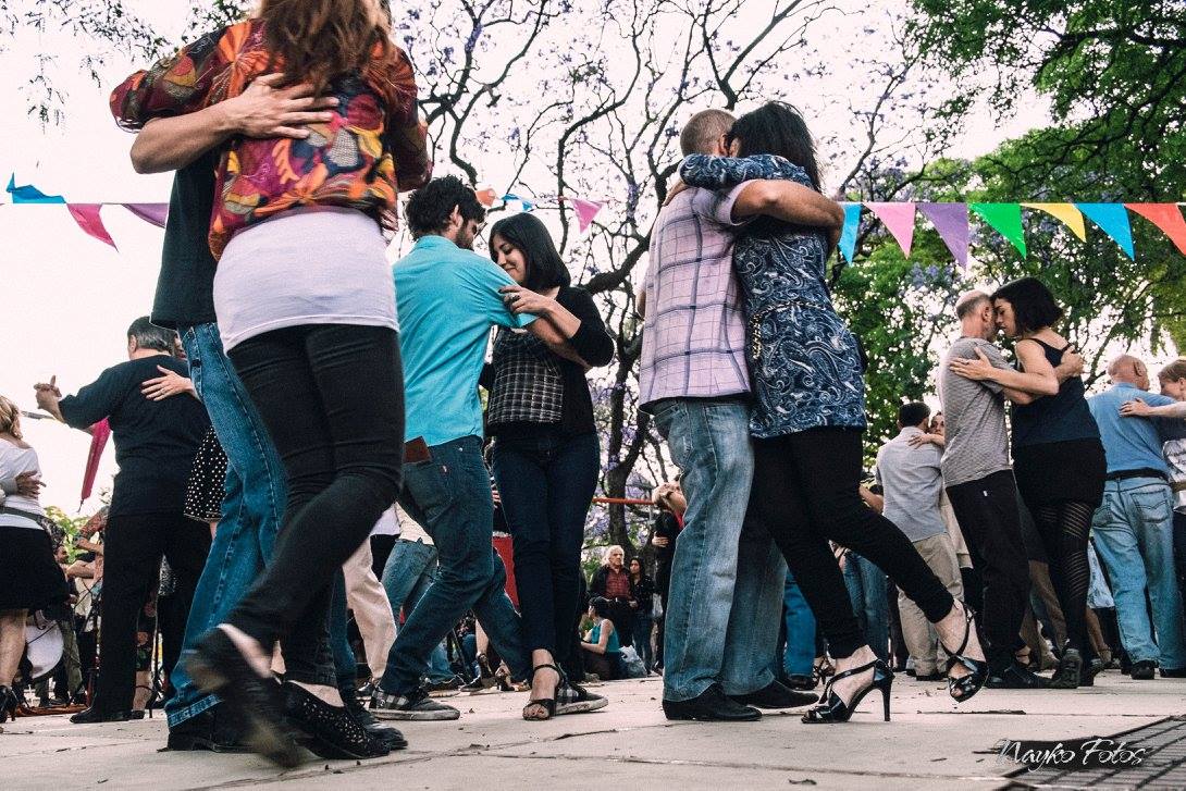 Habrá clases de baile y orquestas sonando en vivo como muestra cultural de protesta.