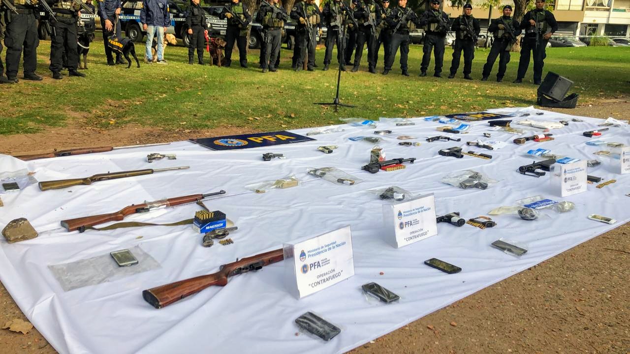 Las armas decomisadas durante 40 allanamientos.