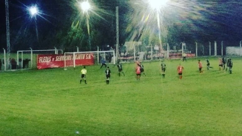 Lucas Llopis puso el 3-2 transitorio de penal en el arranque del segundo tiempo.
