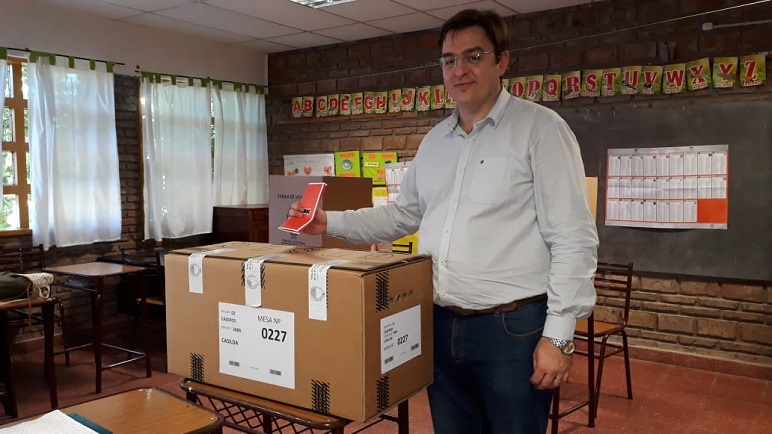 Votó y lo votaron, Sarasola ratificó su gestión haciéndose de una interna caliente.