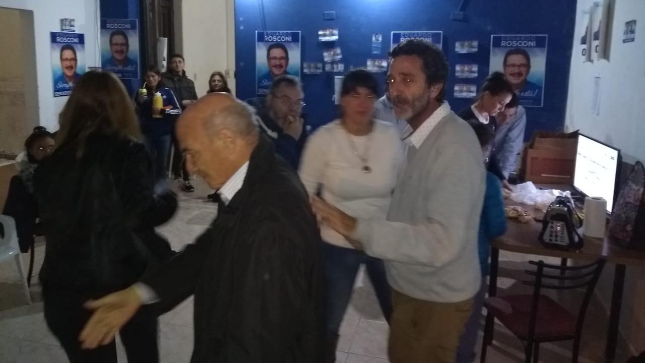 Visita y abrazo, Bacalini pasó por el local de El Golo.
