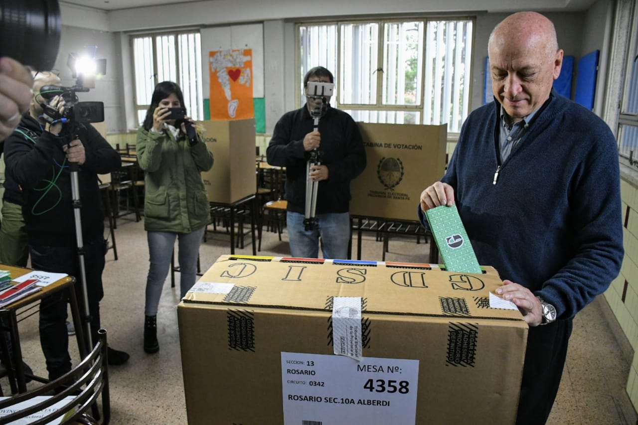 Bonfatti votó en una escuela de zona norte.