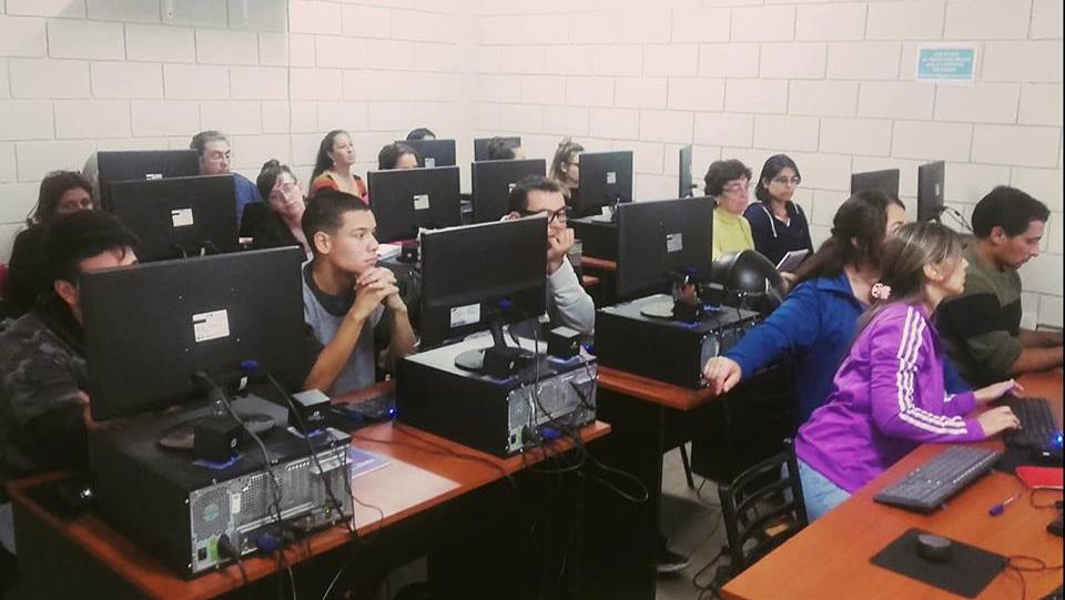 El curso de informática está repleto.
