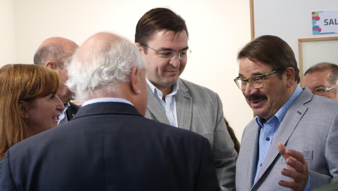 Eduardo Rosconi junto a Juan José Sarasola y el Gobernador.