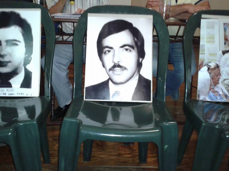 La silla vacía, de alguien que nunca más volvió a su pensión.