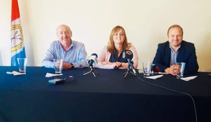 Jórge Álvarez, Paola Forcada y Lucas Crivelli hicieron oficial la entrega.