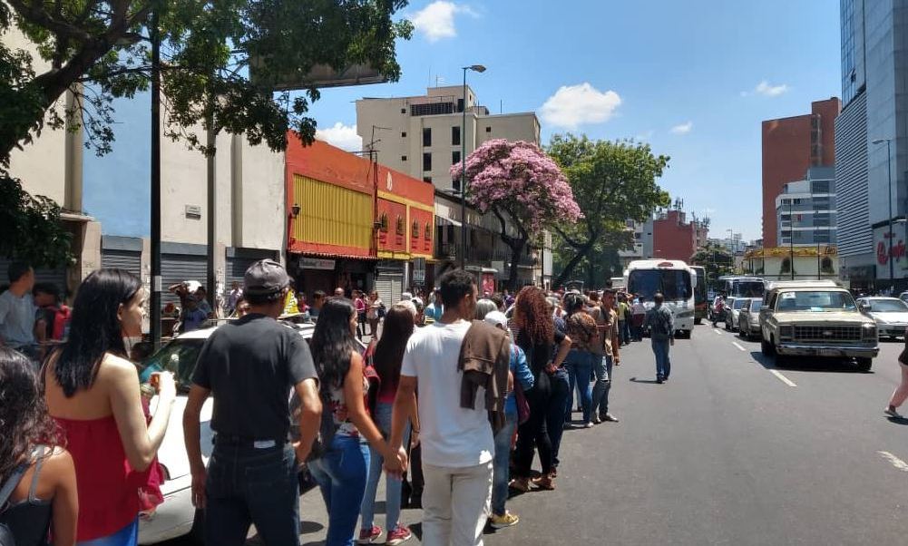 La caída del sistema eléctrico obligó a suspender clases y actividad comercial. 
