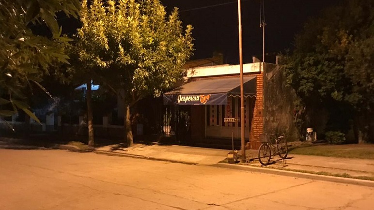 El lugar donde se desató la locura de un joven que mató a su padre.