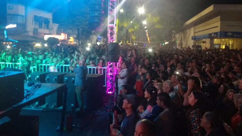 El Carnaval en Casilda congregó miles de espectadores.