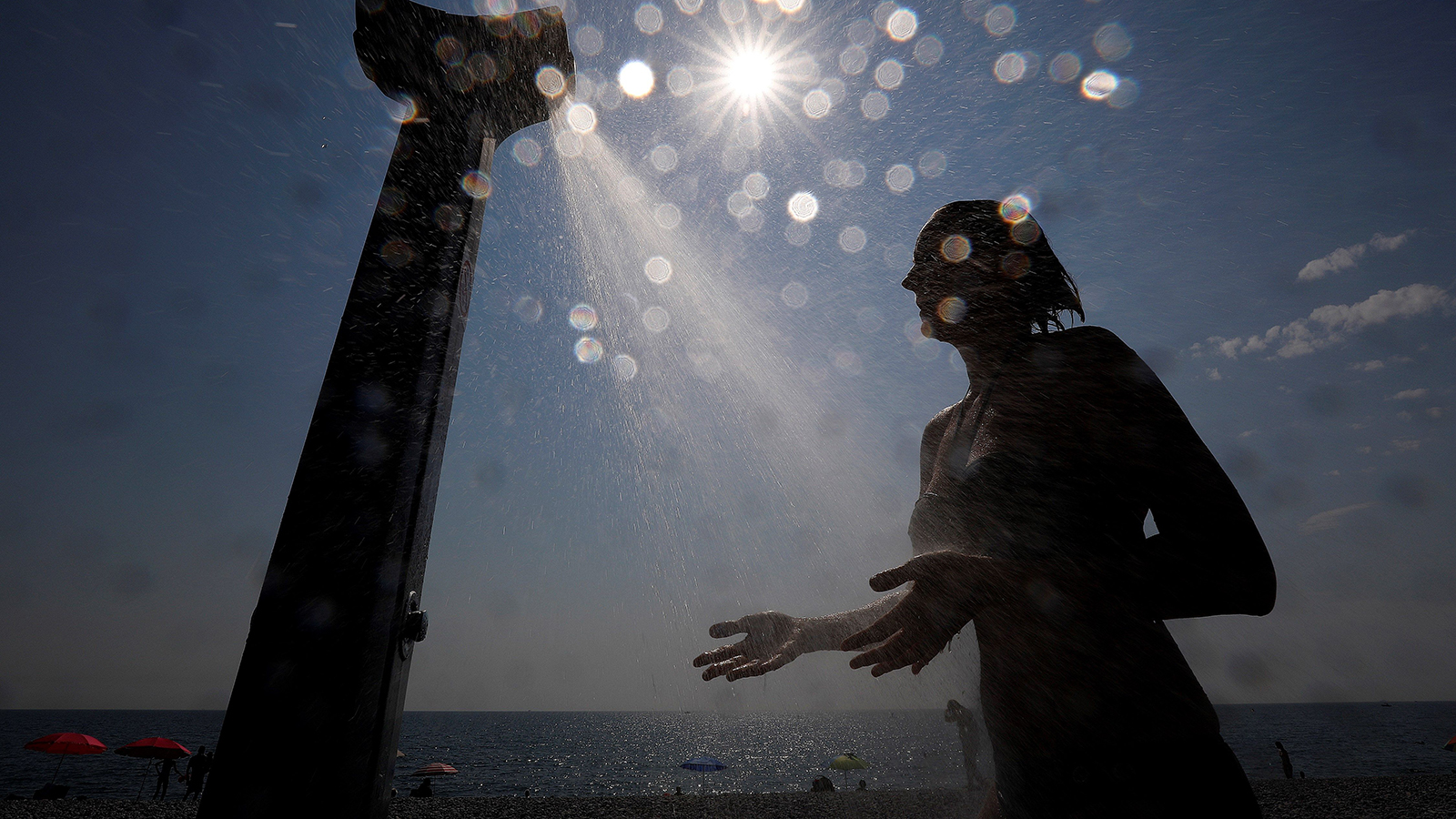 Calorazo todo el finde y algunas lluvias (EFE)